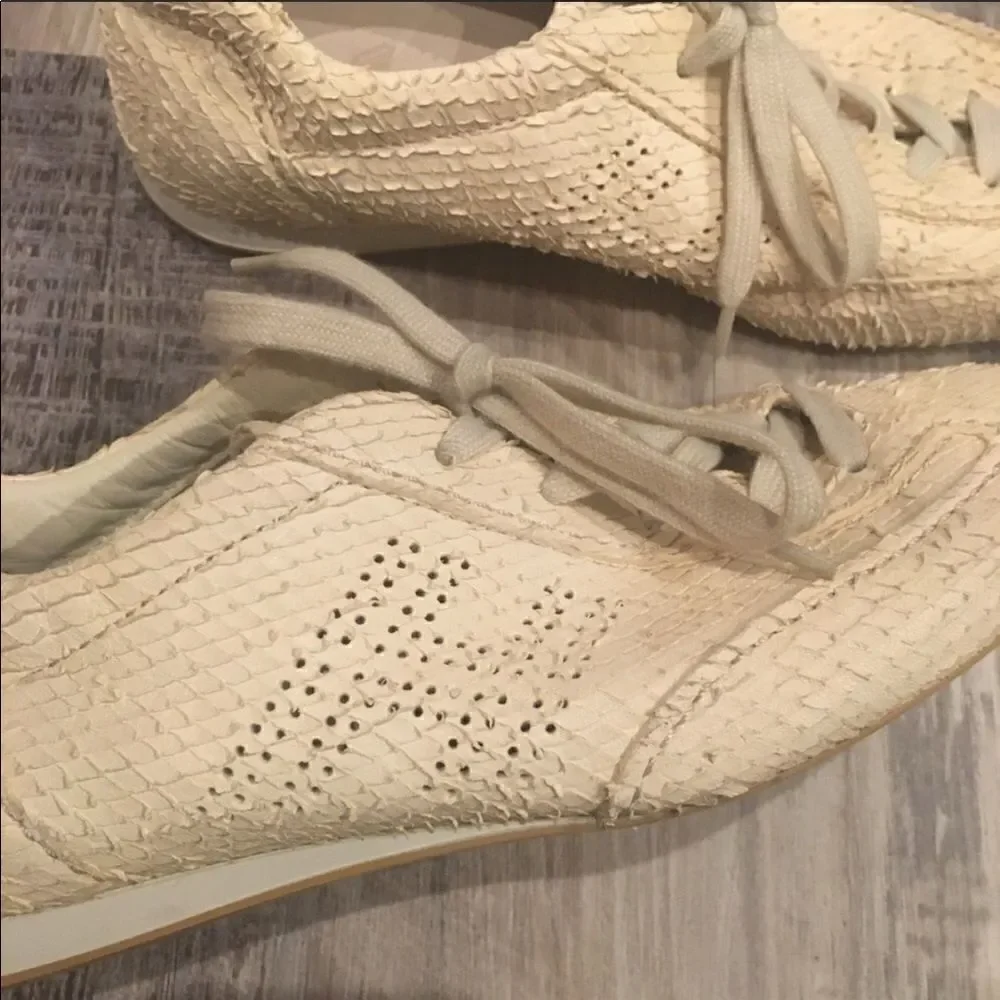 ‎HOGAN Cream Snakeskin Sneakers Size 5 1/2